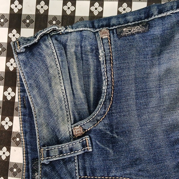 Silver Jeans Suki Mid Shorts - Picture 3 of 6